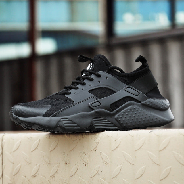 Huarache style mesh summer sneaker in black
