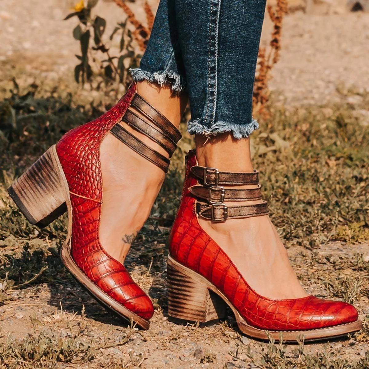Classic ankle strap block heel in snake red