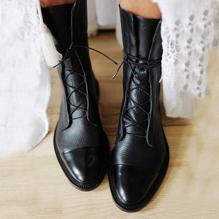 Structured leather lace up ankle boot in black