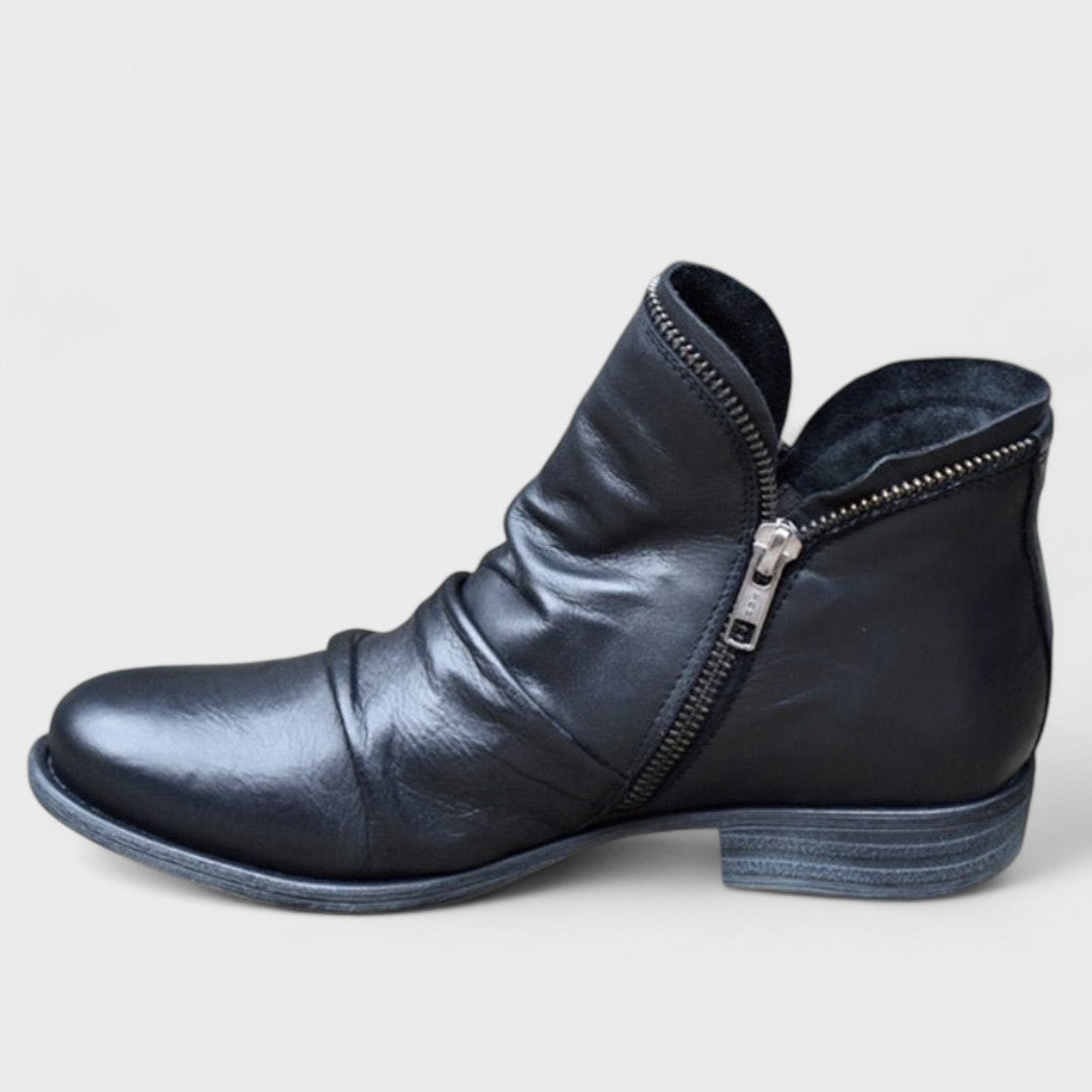 Contoured fit orthopedic ankle boot in black
