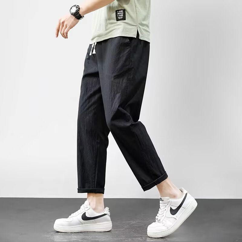 Breathable relaxed cropped pant in black