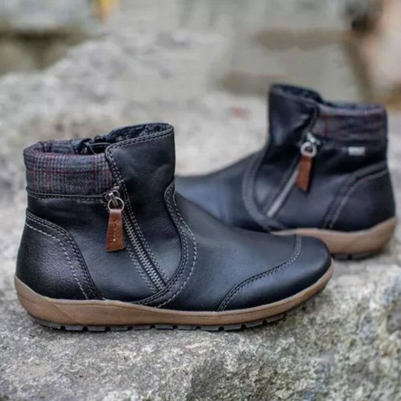 Cushioned orthopedic ankle boot in black