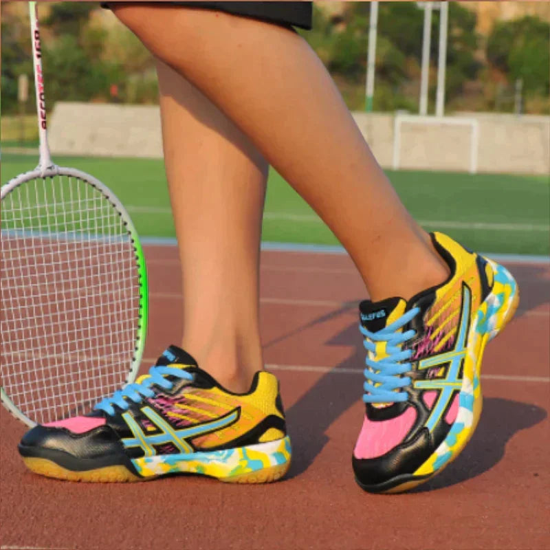 Featherlight breathable sports shoe in black