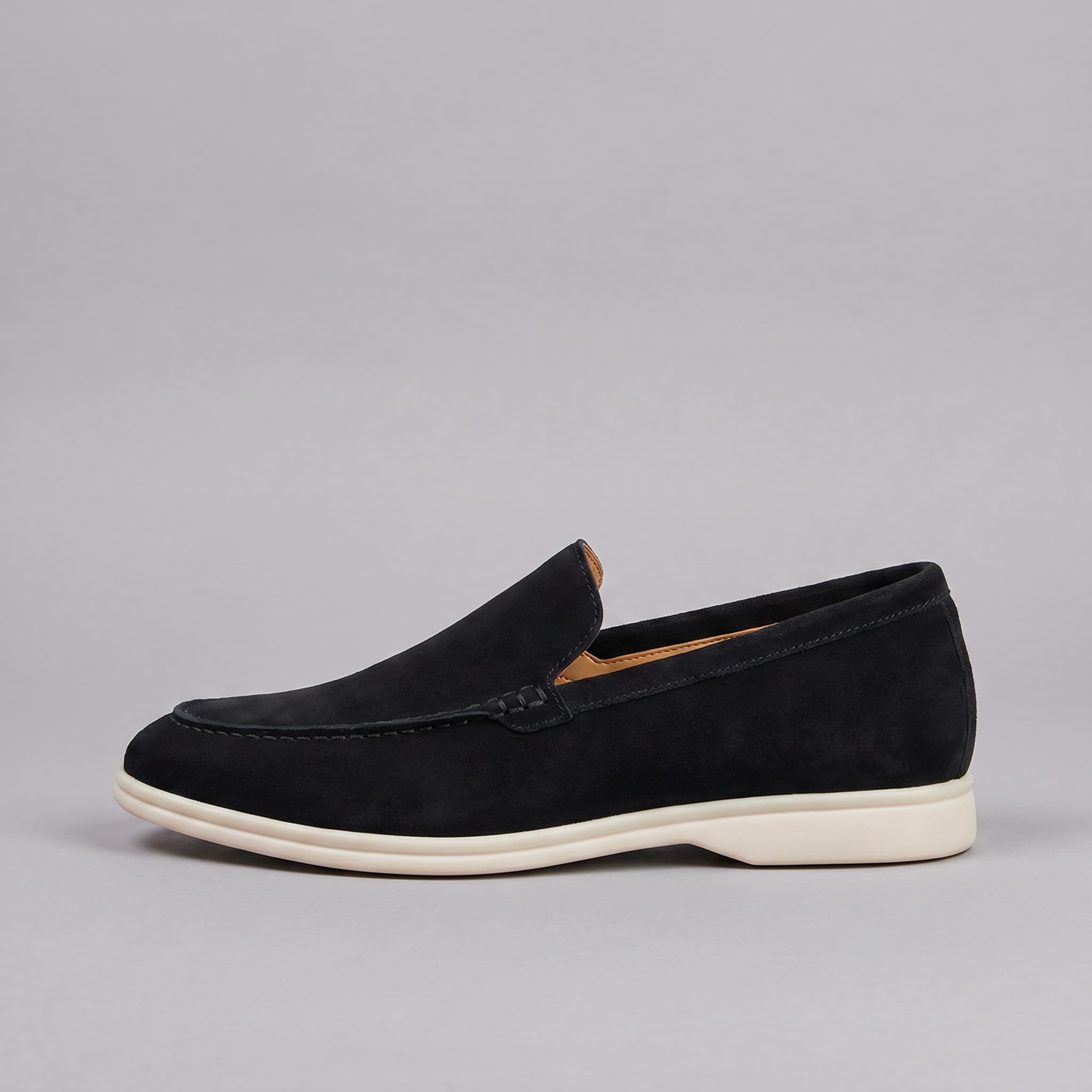 Sheepskin suede loafer with white rubber sole in black