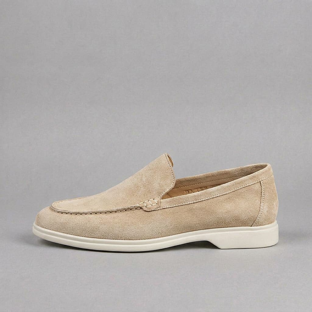 Sheepskin suede loafer with white rubber sole in champagne