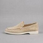 Sheepskin suede loafer with white rubber sole in champagne