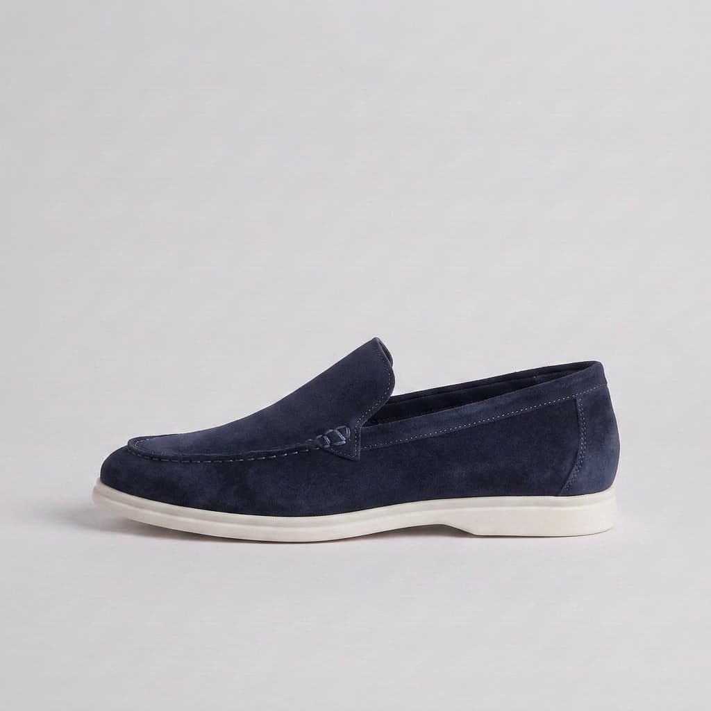 Sheepskin suede loafer with white rubber sole in navy