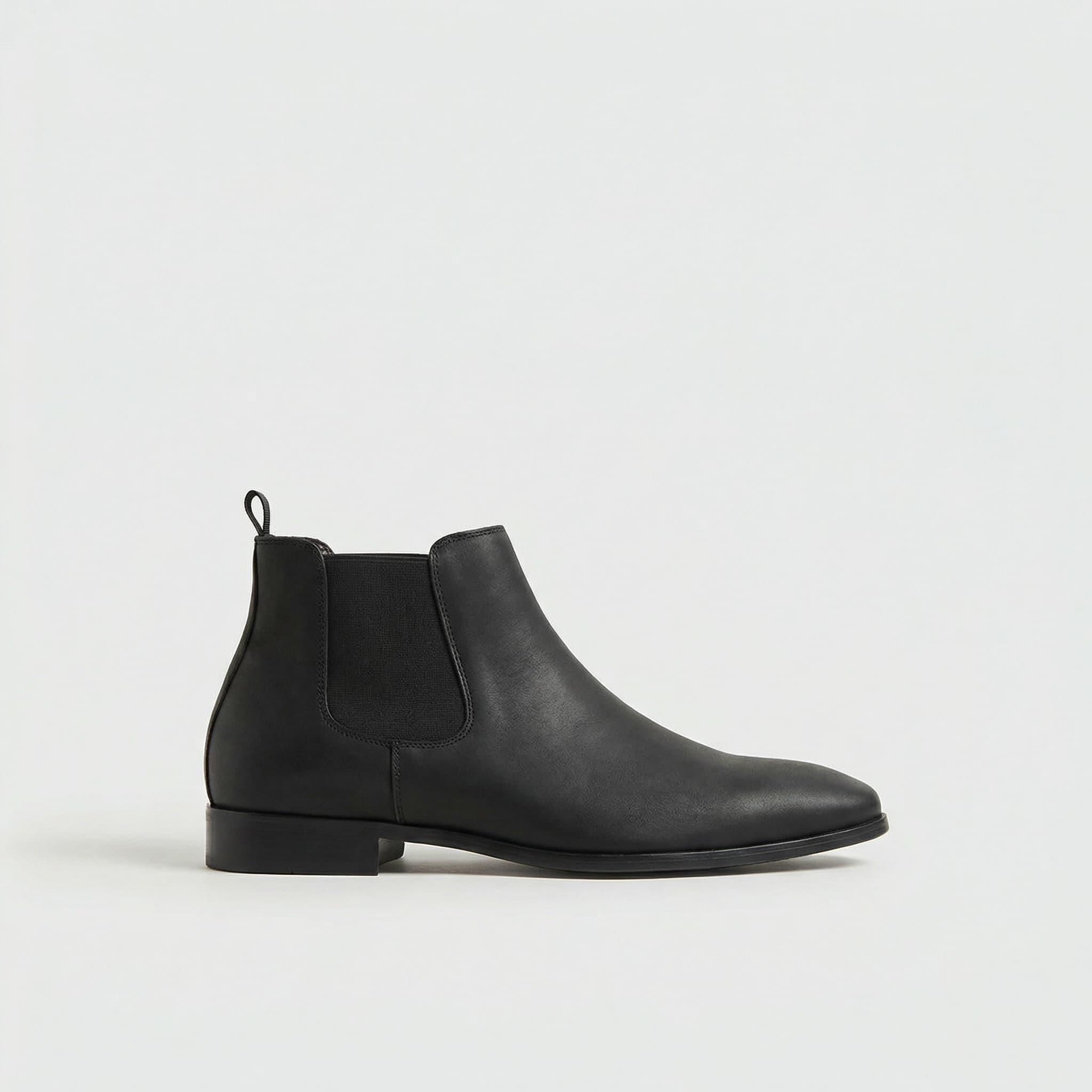 Smooth leather twin gusset Chelsea boot in black
